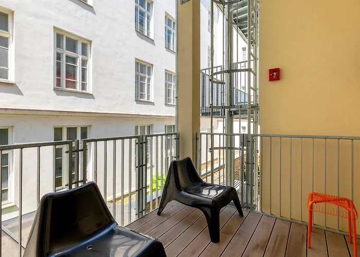 Numa Strauss Apart Otel 4*